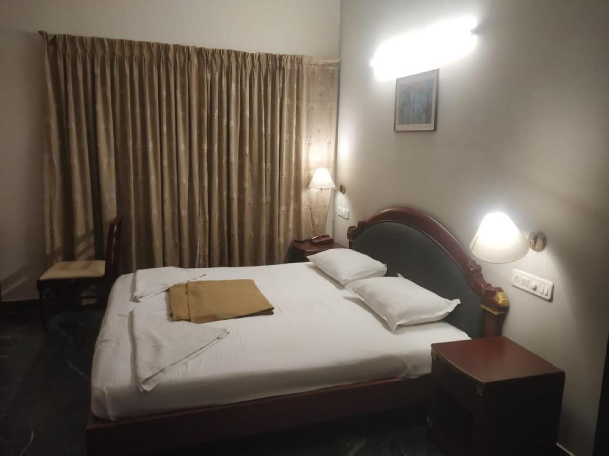 Ferienwohnung Karthika Residency Kochi Exterior foto